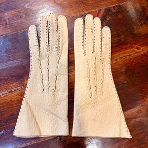 Elegant Vintage Light Tan Leather Gloves